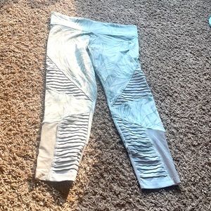 V.S Pink workout leggings. Fits size S